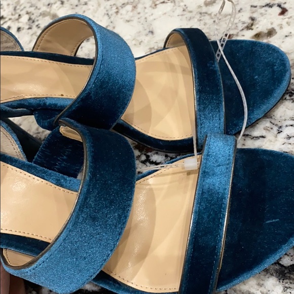 (Sold) Vince Camuto Robeka Velvet Sandals Peacock - Picture 12 of 12